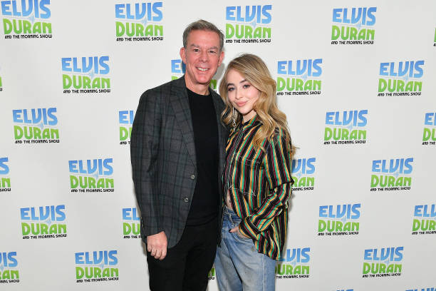 Elvis Duran and Sabrina Carpenter pose at "The Elvis Duran Z100 Morning Show" at Z100 Studio on March 12, 2019 in New York City. (612×408)