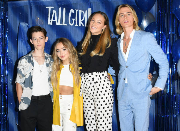 Griffin Gluck, Sabrina Carpenter, Ava Michelle and Luke Eisner attend the Photo Call For Netflix's "Tall Girl" at the Beverly Wilshire Four Seasons Hotel on August 23, 2019 in Beverly Hills, California. — frame 9/9 (612×446)
