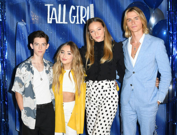 Griffin Gluck, Sabrina Carpenter, Ava Michelle and Luke Eisner attend the Photo Call For Netflix's "Tall Girl" at the Beverly Wilshire Four Seasons Hotel on August 23, 2019 in Beverly Hills, California. — frame 7/9 (612×467)