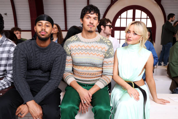 Mustafa, Omar Apollo, and Sabrina Carpenter attend the Loewe Menswear Spring/Summer 2025 show as part of Paris Fashion Week on June 22, 2024 in Paris, France. — frame 5/7 (612×408)