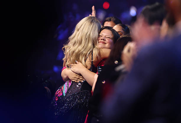 Sabrina Carpenter Accepts the Best Album Award