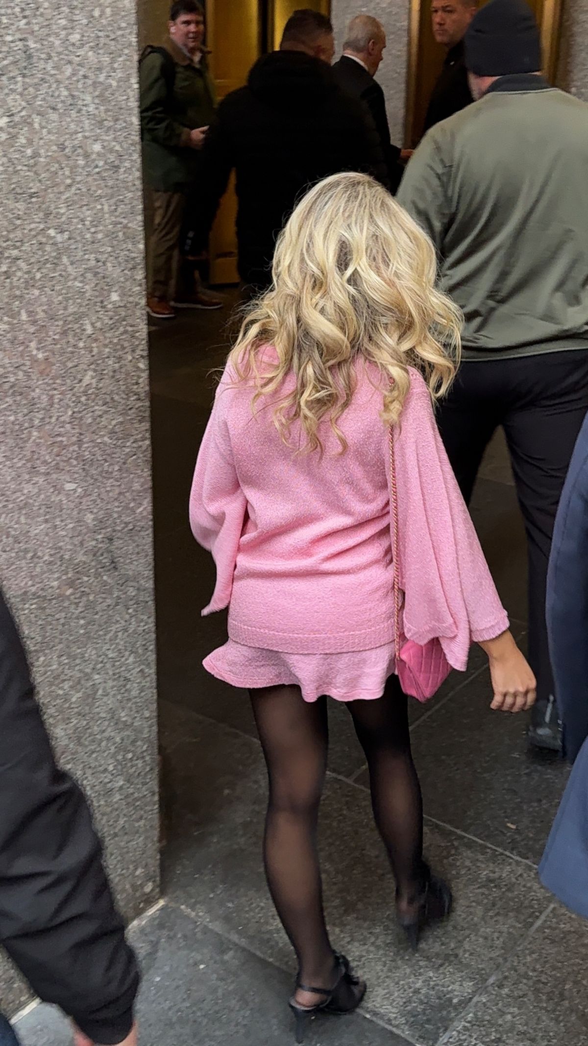 Sabrina Carpenter Arrives at Late Night with Seth
