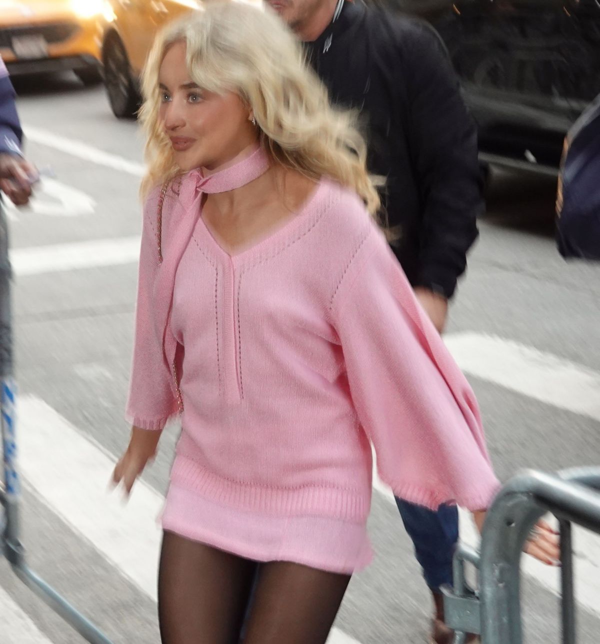Sabrina Carpenter Arrives at Late Night with Seth