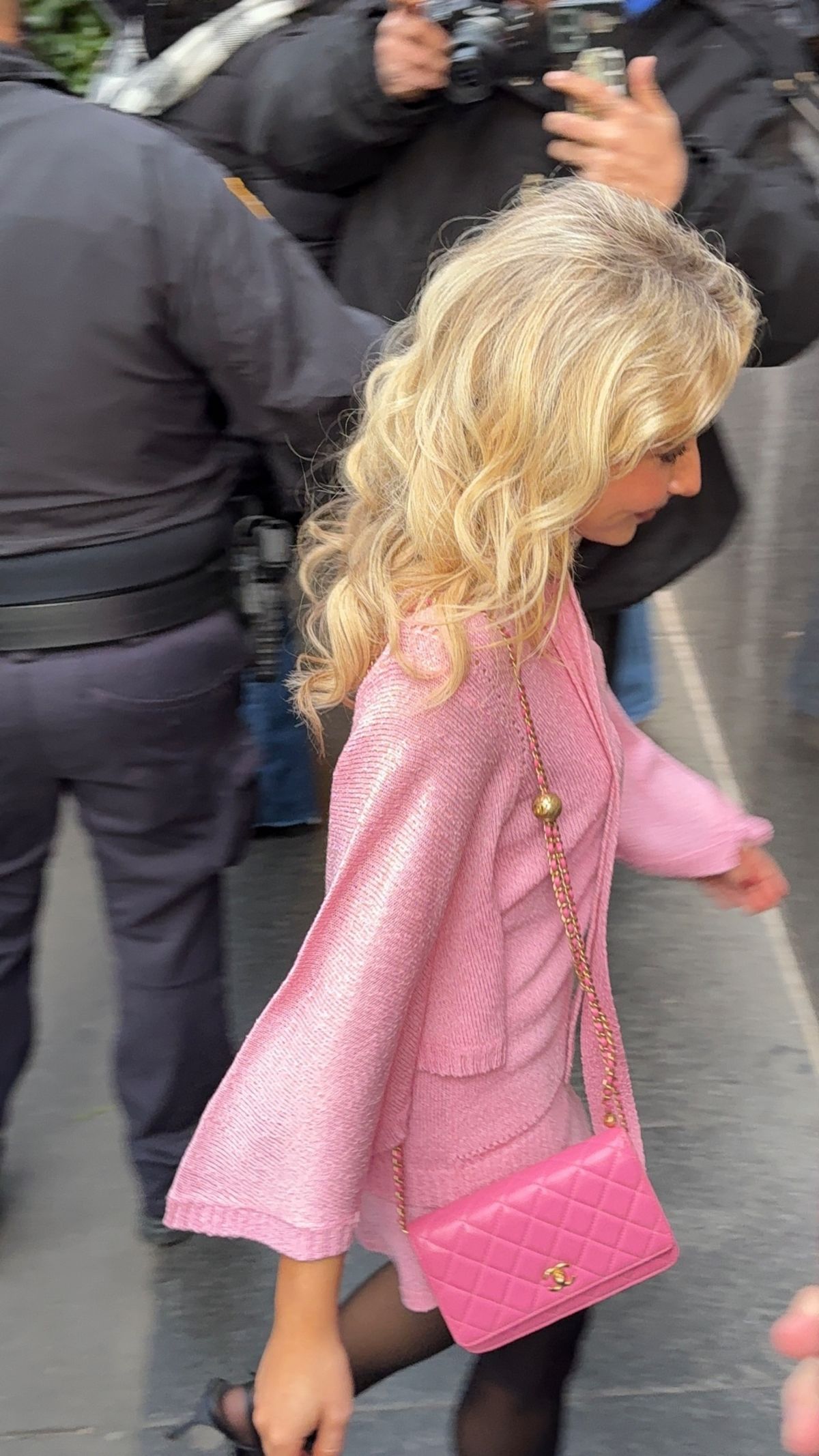 Sabrina Carpenter Arrives at Late Night with Seth
