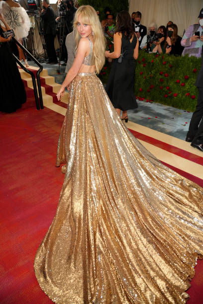 Sabrina Carpenter Arrives at the 2022 Met Gala Cel