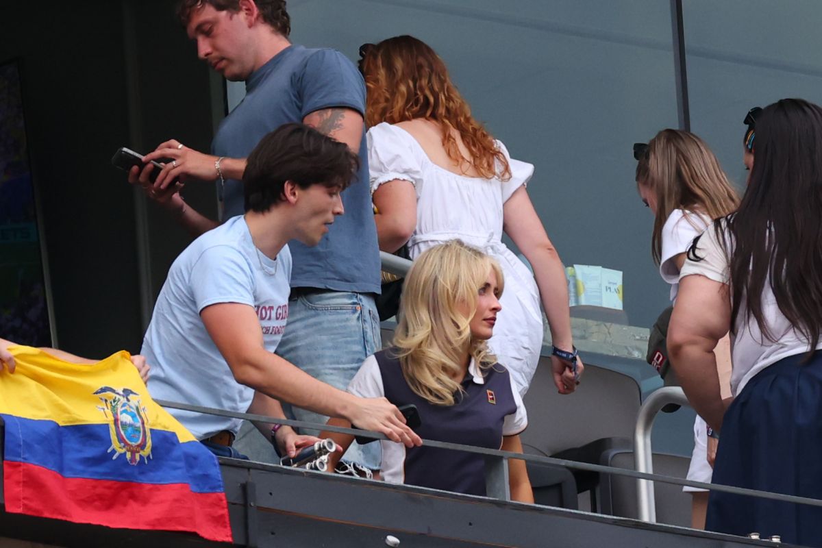 Sabrina Carpenter at 2026 Fifa World Cup Match Ecu