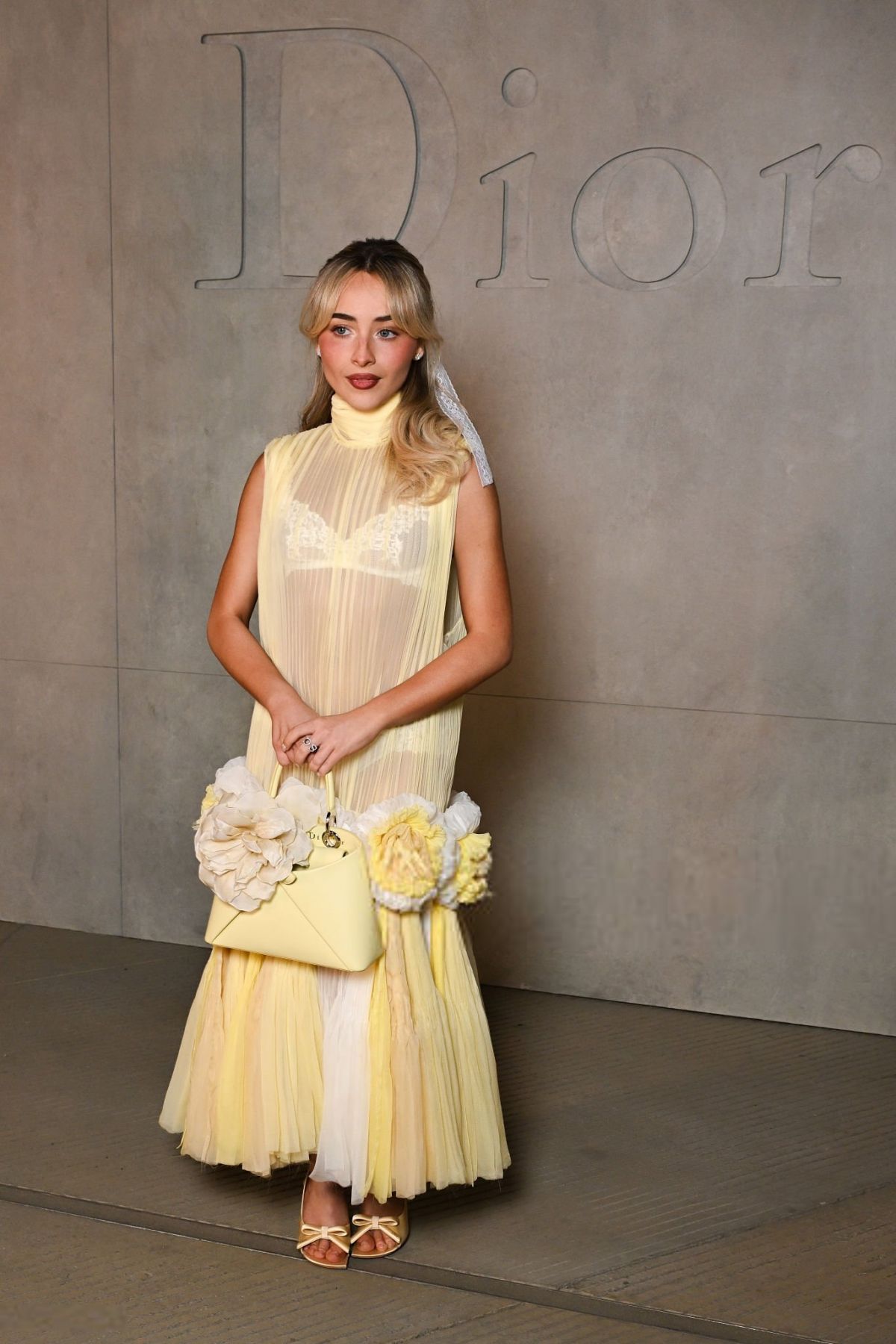 SABRINA CARPENTER at 2027 Dior Cruise Show in Los Angeles 05/13/2026 — frame 5/5 (1200×1800)