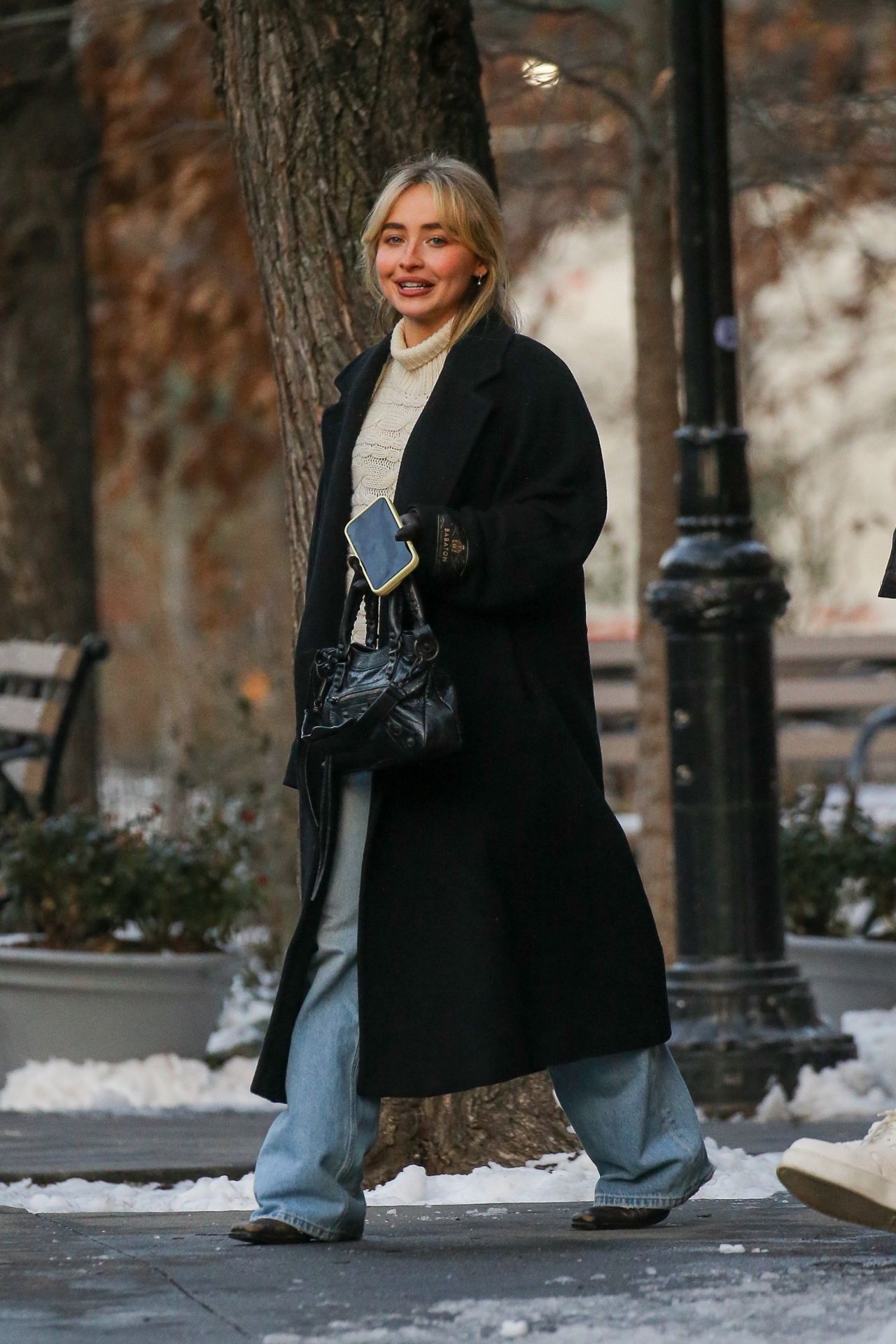 Sabrina Carpenter at Bar Pitti in New York City (1280×1920)