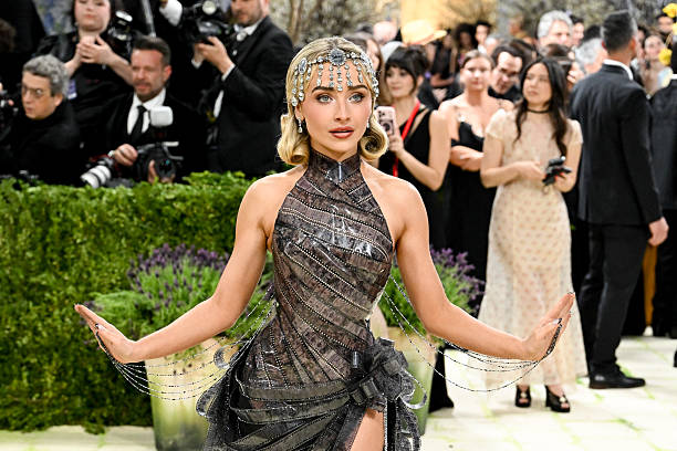 Sabrina Carpenter at the 2026 Met Gala Celebrating (612×408)