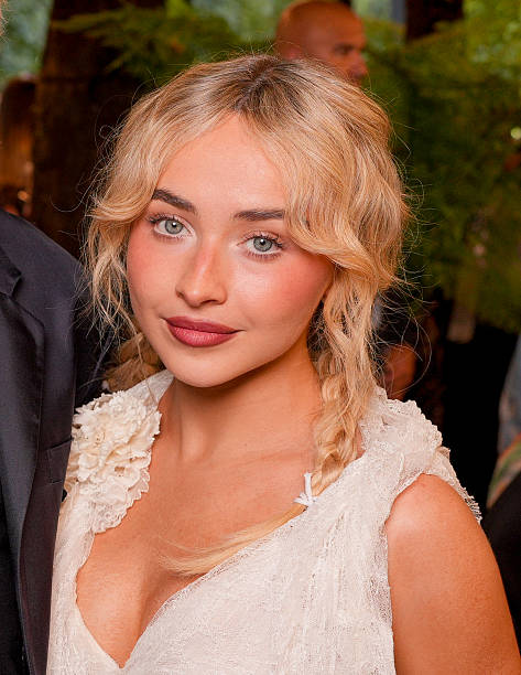 Sabrina Carpenter at the Dior fashion show as part of Paris Haute Couture Fall/Winter 2026 held at Musée Rodin on July 06, 2026 in Paris, France. — frame 10/12 (473×612)
