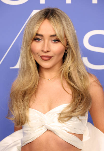 Sabrina Carpenter attends 2023 Billboard Women In Music at YouTube Theater on March 01, 2023 in Inglewood, California. — frame 5/6 (423×612)
