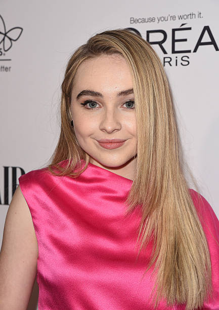 Sabrina Carpenter attends a DJ night hosted by Vanity Fair, L'Oreal Paris, & Hailee Steinfeld at Palihouse Holloway on February 26, 2016 in West Hollywood, California. — frame 3/9 (433×612)