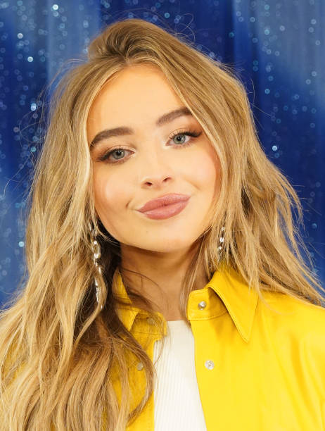 Sabrina Carpenter attends a photo call For Netflix's "Tall Girl" at the Beverly Wilshire Four Seasons Hotel on August 23, 2019 in Beverly Hills, California. — frame 5/9 (462×612)