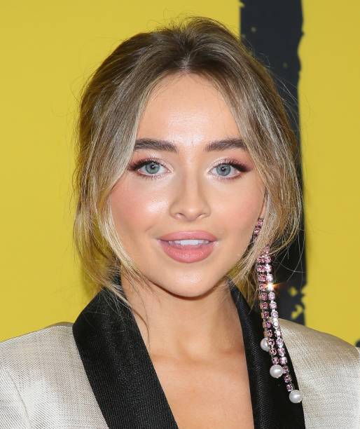 Sabrina Carpenter attends Netflix "Tall Girl" special screening at Netflix on September 09, 2019 in Los Angeles, California. — frame 1/3 (514×612)