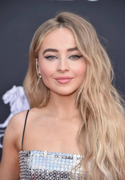 Sabrina Carpenter attends the 2019 Billboard Music Awards at MGM Grand Garden Arena on May 1, 2019 in Las Vegas, Nevada. — frame 9/10 (425×612)