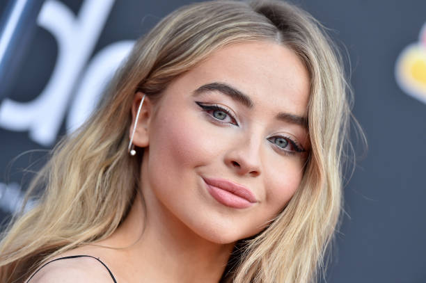 Sabrina Carpenter attends the 2019 Billboard Music Awards at MGM Grand Garden Arena on May 01, 2019 in Las Vegas, Nevada. — frame 2/10 (612×407)