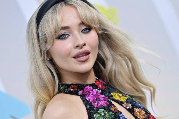 Sabrina Carpenter attends the 2022 MTV Video Music Awards at Prudential Center on August 28, 2022 in Newark, New Jersey. — frame 6/6 (612×408)