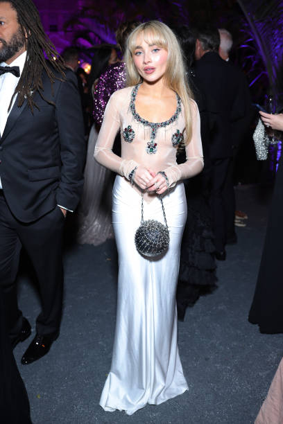 Sabrina Carpenter attends the 2023 Vanity Fair Oscar Party Hosted By Radhika Jones at Wallis Annenberg Center for the Performing Arts on March 12, 2023 in Beverly Hills, California. — frame 16/20 (408×612)