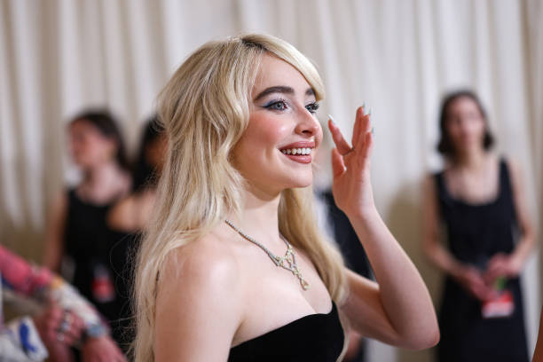 Sabrina Carpenter Attends the 2024 Met Gala Celebr (612×408)