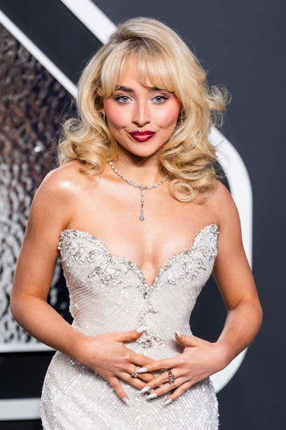 Sabrina Carpenter attends the 2024 MTV Video Music Awards at UBS Arena on September 11, 2024 in Elmont, New York. — frame 1/26 (408×612)