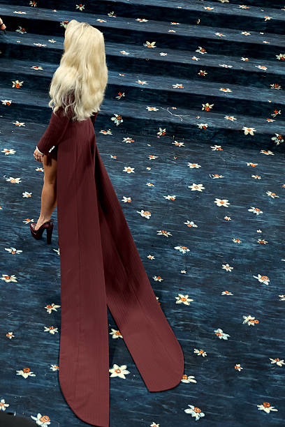 Sabrina Carpenter Attends the 2025 Met Gala Celebr (408×612)