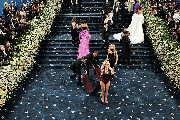 Sabrina Carpenter Attends the 2025 Met Gala Celebr