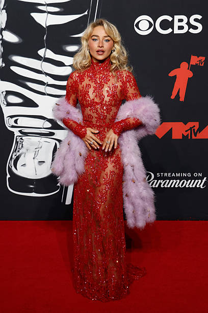 Sabrina Carpenter attends the 2025 MTV Video Music Awards at UBS Arena on September 07, 2025 in Elmont, New York. — frame 40/64 (408×612)