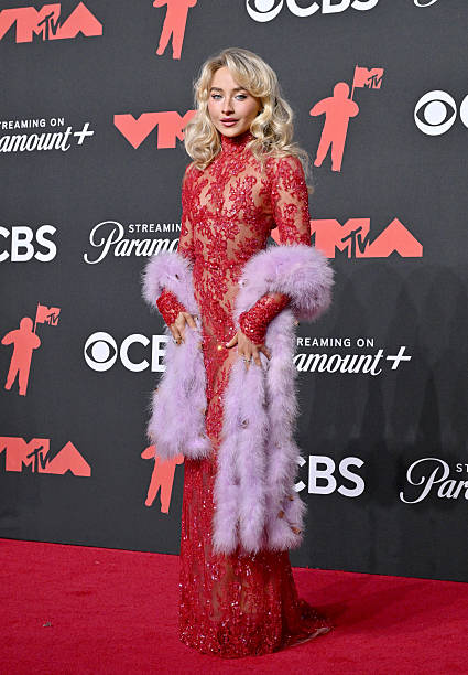 Sabrina Carpenter attends the 2025 MTV Video Music Awards at UBS Arena on September 07, 2025 in Elmont, New York. — frame 20/64 (425×612)