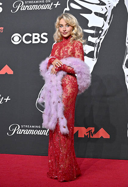 Sabrina Carpenter attends the 2025 MTV Video Music Awards at UBS Arena on September 07, 2025 in Elmont, New York. — frame 13/64 (420×612)