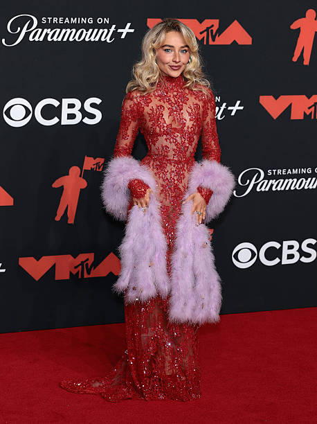 Sabrina Carpenter attends the 2025 MTV Video Music Awards at UBS Arena on September 07, 2025 in Elmont, New York. — frame 43/64 (458×612)
