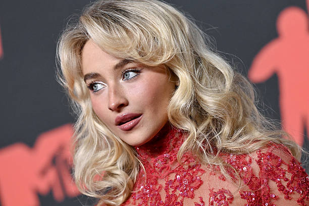 Sabrina Carpenter attends the 2025 MTV Video Music Awards at UBS Arena on September 07, 2025 in Elmont, New York. — frame 31/64 (612×408)