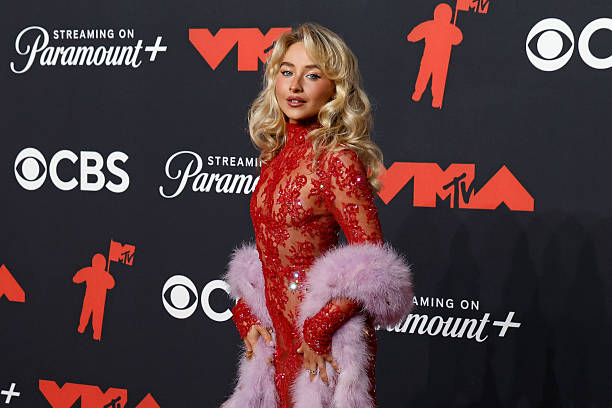 Sabrina Carpenter attends the 2025 MTV Video Music Awards at UBS Arena on September 07, 2025 in Elmont, New York. — frame 32/64 (612×408)