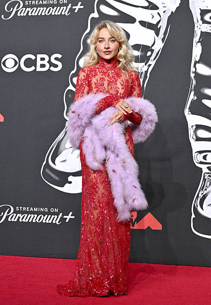 Sabrina Carpenter attends the 2025 MTV Video Music Awards at UBS Arena on September 07, 2025 in Elmont, New York. — frame 12/64 (424×612)