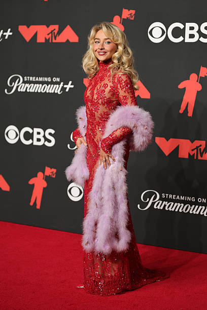 Sabrina Carpenter attends the 2025 MTV Video Music Awards at UBS Arena on September 07, 2025 in Elmont, New York. — frame 6/64 (408×612)
