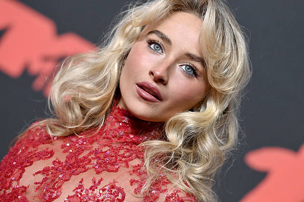 Sabrina Carpenter attends the 2025 MTV Video Music Awards at UBS Arena on September 07, 2025 in Elmont, New York. — frame 18/64 (612×408)