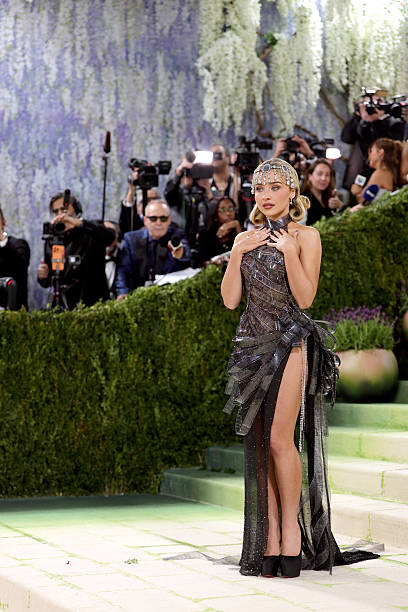 Sabrina Carpenter Attends the 2026 Met Gala Celebr