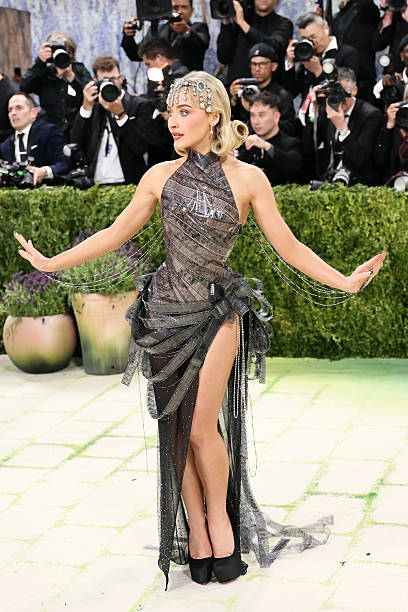 Sabrina Carpenter Attends the 2026 Met Gala Celebr
