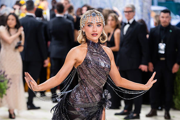 Sabrina Carpenter Attends the 2026 Met Gala Celebr
