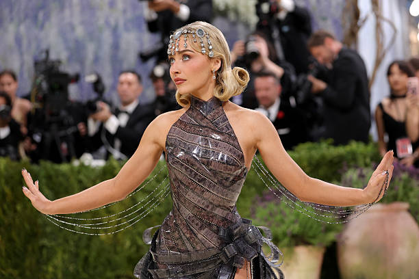 Sabrina Carpenter Attends the 2026 Met Gala Celebr (612×408)