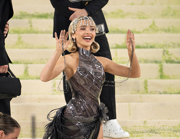 Sabrina Carpenter Attends the 2026 Met Gala Celebr