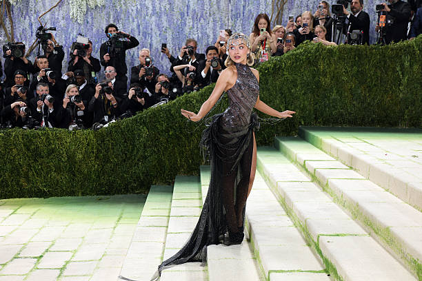 Sabrina Carpenter Attends the 2026 Met Gala Celebr