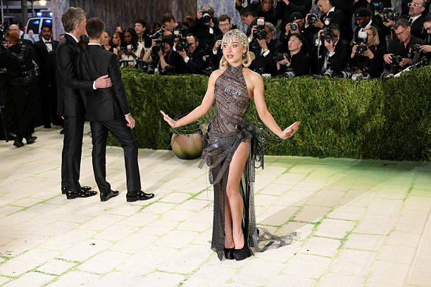 Sabrina Carpenter Attends the 2026 Met Gala Celebr