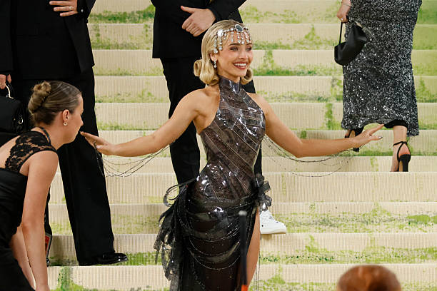 Sabrina Carpenter Attends the 2026 Met Gala Celebr