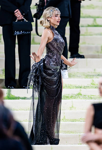 Sabrina Carpenter Attends the 2026 Met Gala Celebr