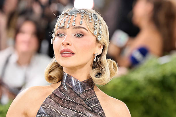 Sabrina Carpenter attends the 2026 Met Gala celebrating "Costume Art" at the Metropolitan Museum of Art on May 04, 2026 in New York City. — frame 4/19 (612×408)