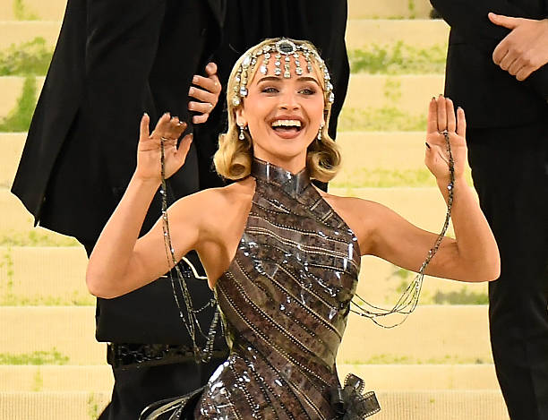Sabrina Carpenter Attends the 2026 Met Gala Celebr (612×469)