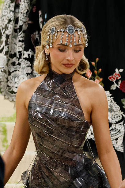 Sabrina Carpenter Attends the 2026 Met Gala Celebr