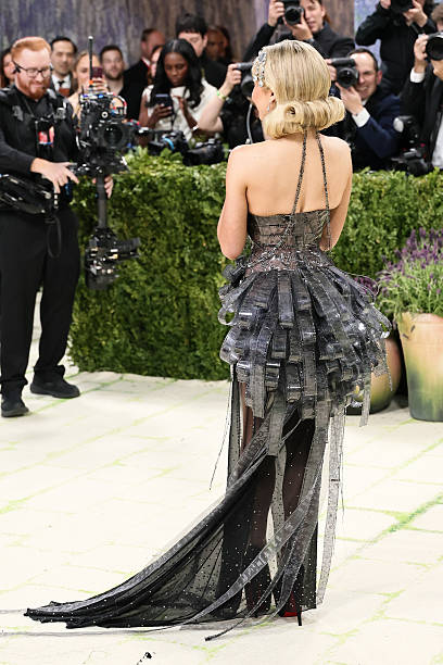Sabrina Carpenter Attends the 2026 Met Gala Celebr