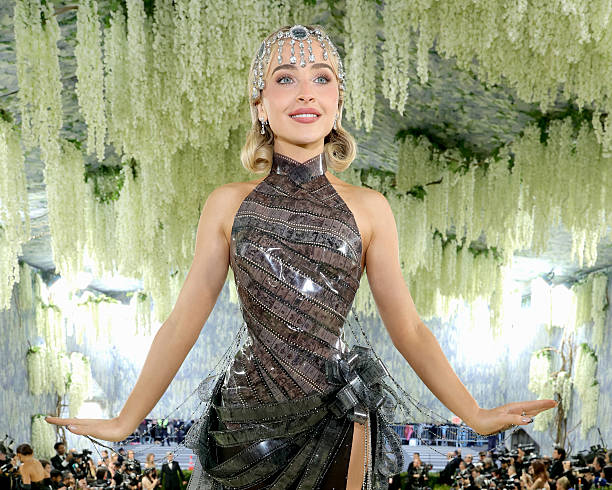 Sabrina Carpenter Attends the 2026 Met Gala Celebr (612×490)