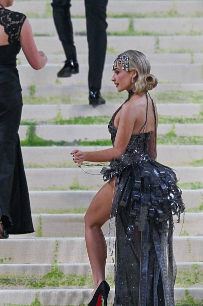 Sabrina Carpenter Attends the 2026 Met Gala Celebr